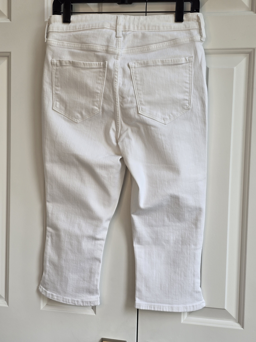 Old Navy White High-Rise Capri Jeans - Picture 2 of 3
